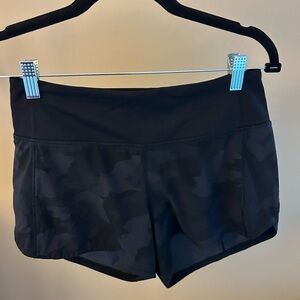 Lululemon Speed Up Mid Rise Black Camouflage Women's Shorts